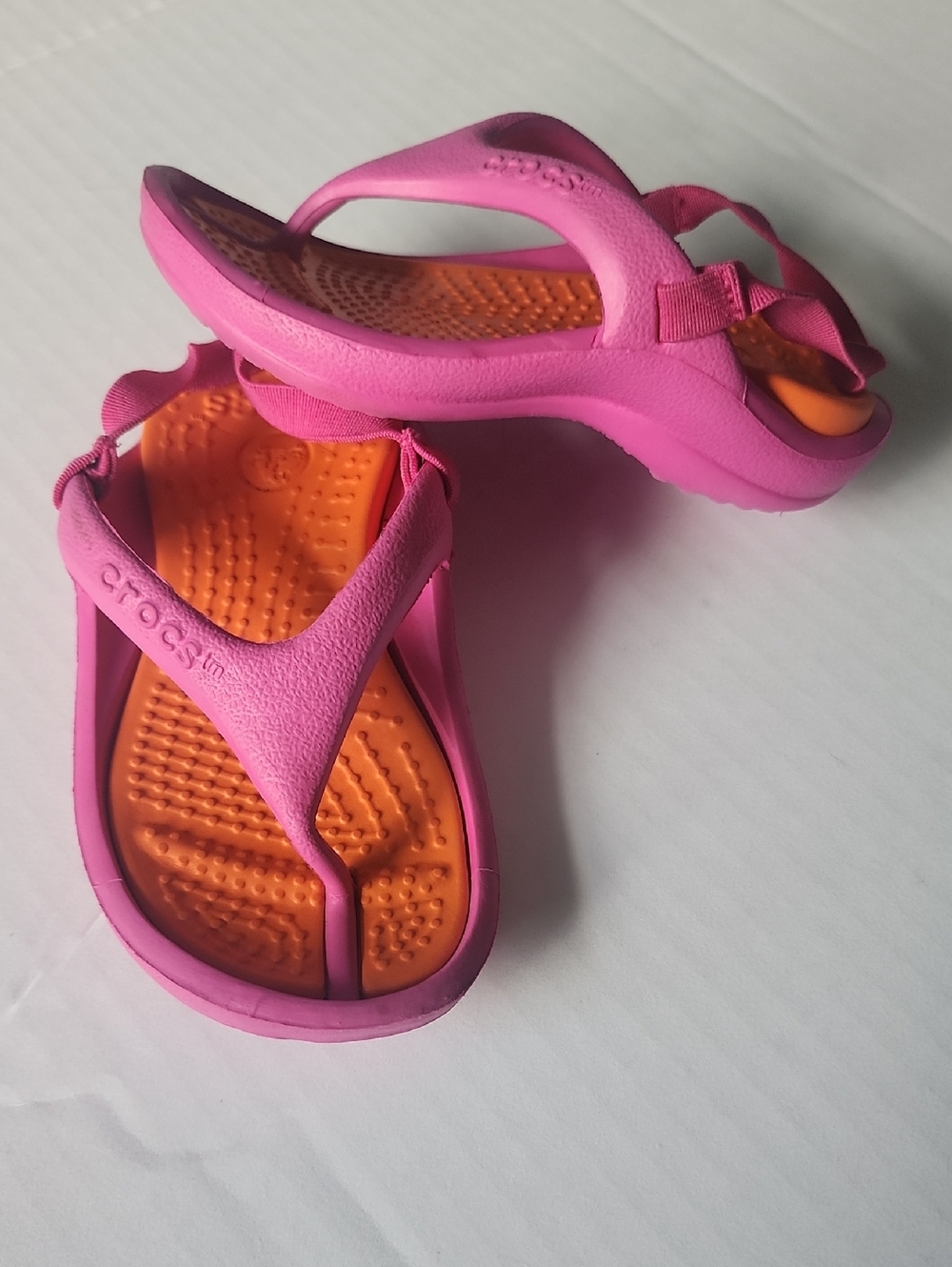 CROCS Athens Sandal,Fuchsia/Orange, C 6/7